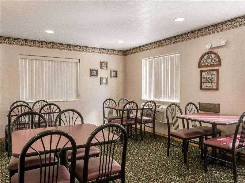 Super 8 By Wyndham New Stanton Ξενοδοχείο Εξωτερικό φωτογραφία