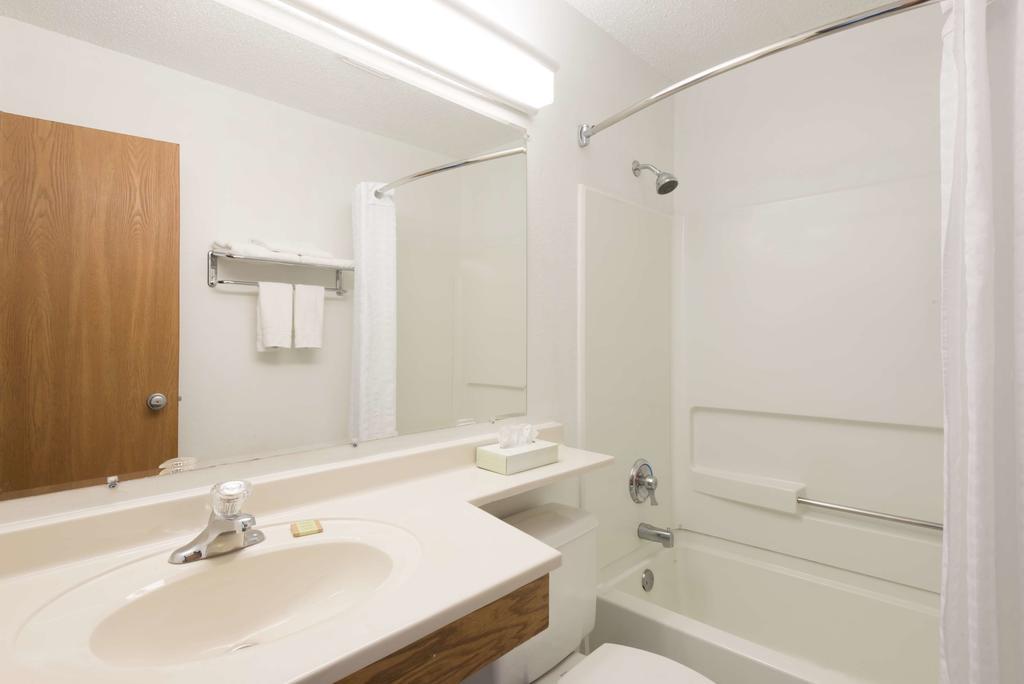 Super 8 By Wyndham New Stanton Ξενοδοχείο Εξωτερικό φωτογραφία